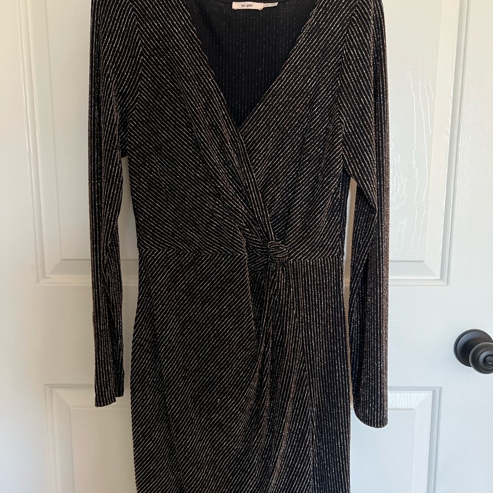 Chic Black and Gold Long Sleeve Dress